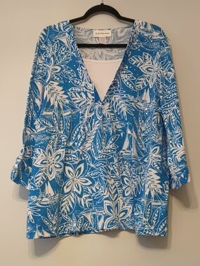 CD‎ Daniels Blue & White Floral V-Neck Tunic 1X